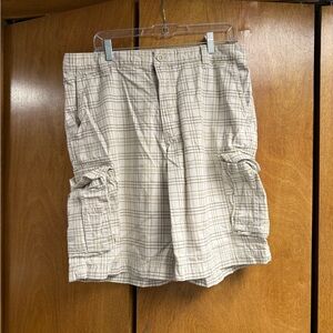 Izod Men's Cargo Shorts - Light Beige Plaid